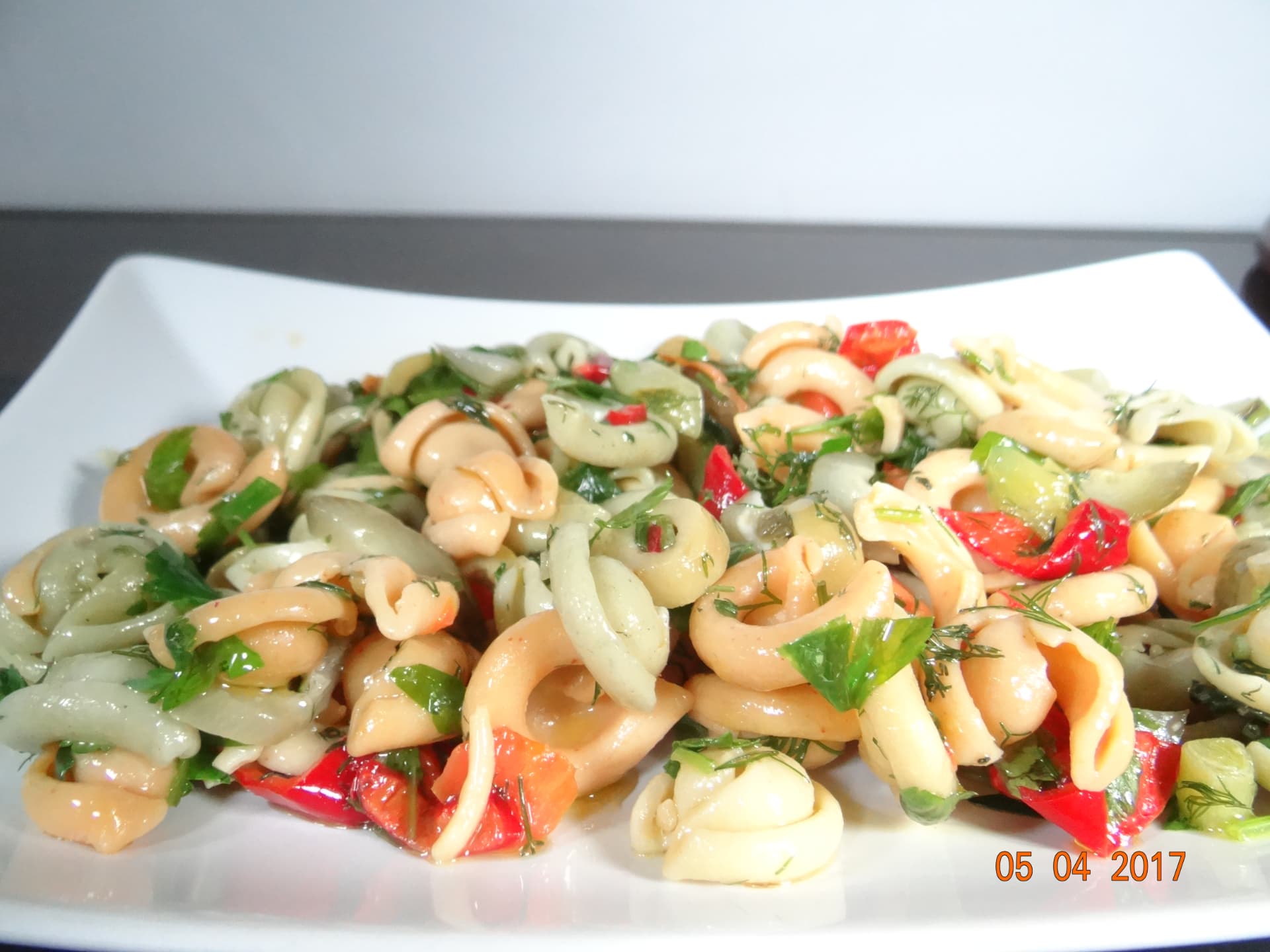 Makarna Salatası sunumu