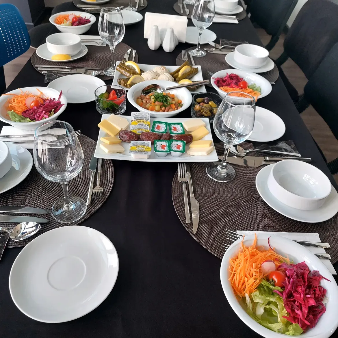 Şirket iftar davetinde kurduğumuz sofra