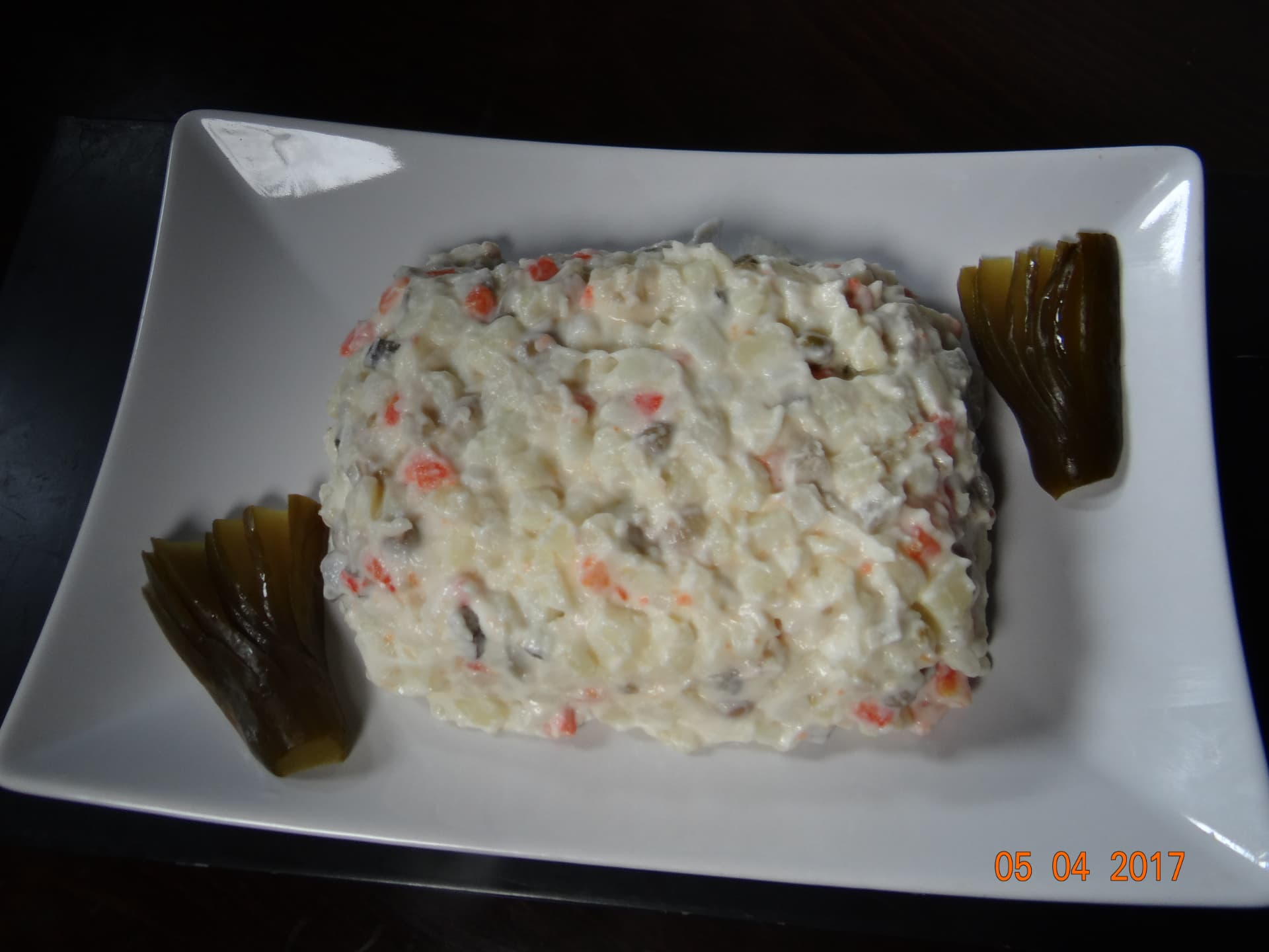 Rus Salatası sunumu
